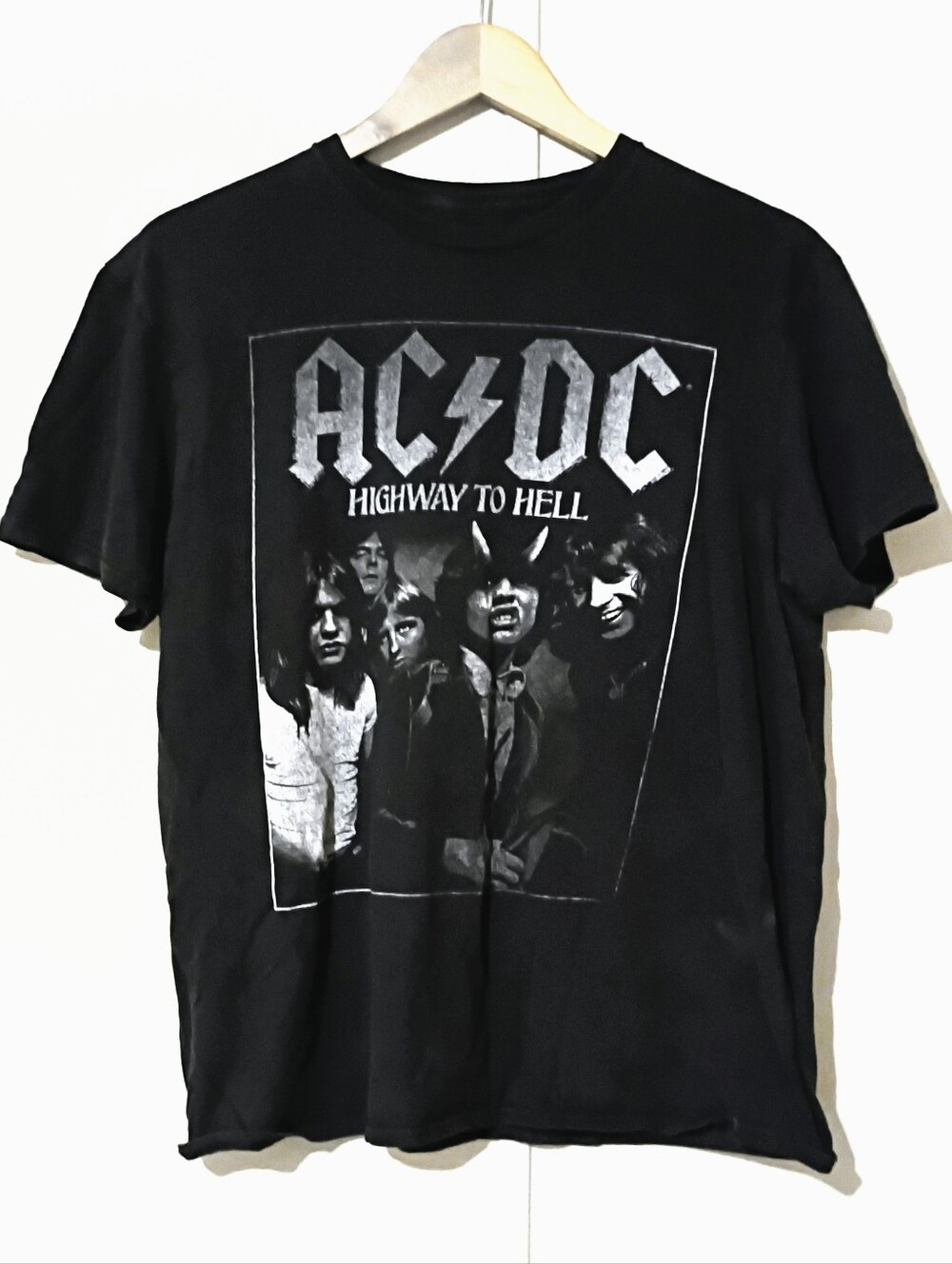**AC/DC** Highway To Hell Vintage-Inspired Faded Black Tee! Size Large